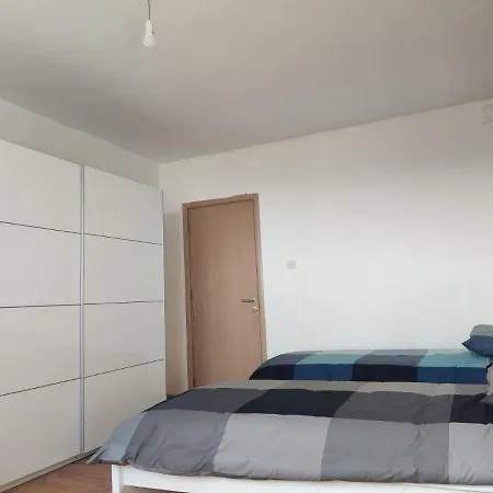 אכסניה The Students House