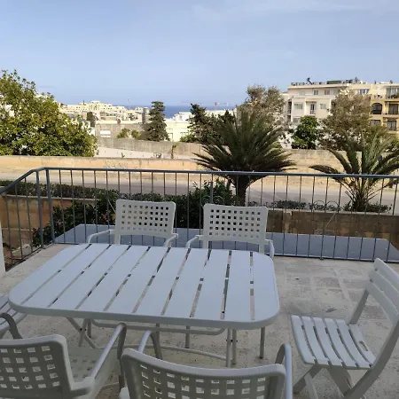 The Students House אכסניה *