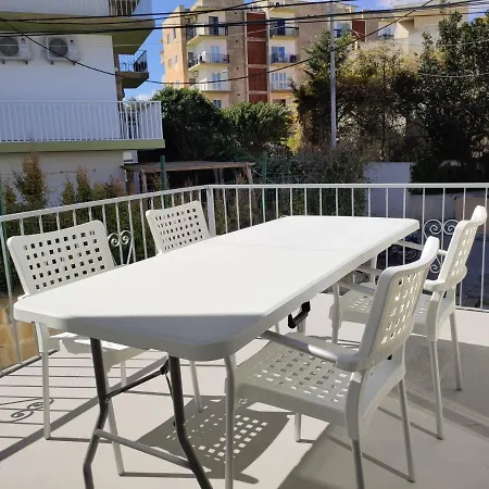 אכסניה The Students House