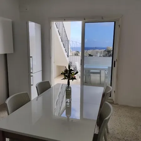 The Students House San Ġiljan